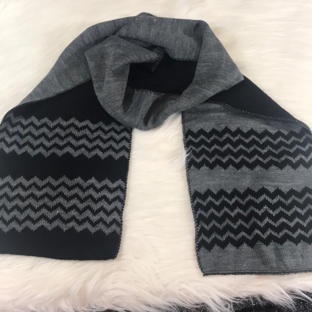 Kenneth Cole Knit Scarf - Picture 3 of 4